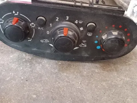 Χειριστήρια Καλοριφέρ  5P3741700  για DACIA LODGY (2012 - )  Χειριστήρια Καλοριφέρ  5P3741700  για DACIA LODGY (2012 - )