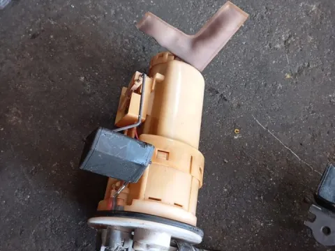 Αντλία Καυσίμου (Τρόμπα Βενζίνης) για TOYOTA YARIS (1999 - 2002) (XP10) Hatchback - 3dr  Αντλία Καυσίμου (Τρόμπα Βενζίνης) για TOYOTA YARIS (1999 - 2002) (XP10) Hatchback - 3dr