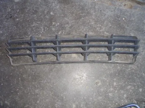 Δίχτυ Προφυλακτήρα Εμπρός Μεσαίο για VOLVO V50 (2004 - 2007) (MW) , S40 (2004 - 2007) (MS)  Δίχτυ Προφυλακτήρα Εμπρός Μεσαίο για VOLVO V50 (2004 - 2007) (MW) , S40 (2004 - 2007) (MS)