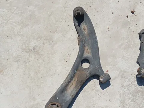 Ψαλίδι Εμπρός Αριστερό για TOYOTA YARIS (2009 - 2012) (XP90) *ΔΒ* Ψαλίδι Εμπρός Αριστερό για TOYOTA YARIS (2009 - 2012) (XP90) *ΔΒ*
