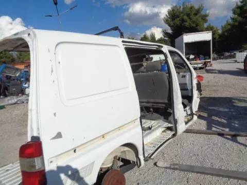 Τροπέτο Αμάξι Κουφάρι Δεν Έχει Μηχανή Και Σασμάν για TOYOTA HI-ACE (1996 - 2006) (XH10) Βενζίνη  *ΔΒ* -  Τροπέτο Αμάξι Κουφάρι Δεν Έχει Μηχανή Και Σασμάν για TOYOTA HI-ACE (1996 - 2006) (XH10) Βενζίνη  *ΔΒ* -