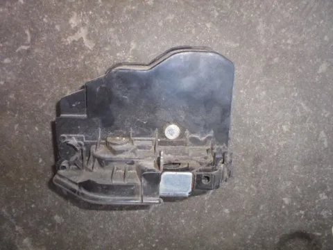 Ηλεκτρομαγνητική Κλειδαριά Εμπρός Δεξιά 4pin για BMW 1 Series (2004 - 2007) (E87)  Ηλεκτρομαγνητική Κλειδαριά Εμπρός Δεξιά 4pin για BMW 1 Series (2004 - 2007) (E87)