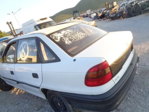 Τροπέτο Αμάξι Κουφάρι με Άξονα Πίσω Ταμπούρα και Ζαντολάστιχα 185/60/14  για OPEL ASTRA (1991 - 1994) F Sedan - 4dr  *ΔΒ* -  Τροπέτο Αμάξι Κουφάρι με Άξονα Πίσω Ταμπούρα και Ζαντολάστιχα 185/60/14  για OPEL ASTRA (1991 - 1994) F Sedan - 4dr  *ΔΒ* -