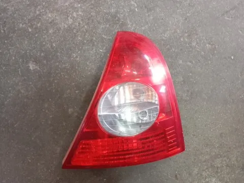 Φανάρι Πίσω Δεξί (Ελαττωματικό) για RENAULT CLIO (2001 - 2005) (BB_) (CB_)  Φανάρι Πίσω Δεξί (Ελαττωματικό) για RENAULT CLIO (2001 - 2005) (BB_) (CB_)