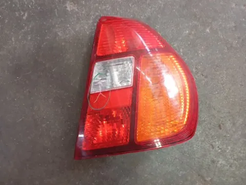 Φανάρι Πίσω Δεξί (Ραγισμένο) για RENAULT THALIA (1999 - 2002) (LB) Sedan - 4dr  Φανάρι Πίσω Δεξί (Ραγισμένο) για RENAULT THALIA (1999 - 2002) (LB) Sedan - 4dr