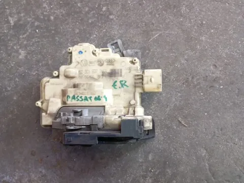 Ηλεκτρομαγνητική Κλειδαριά Εμπρός Δεξιά 7Pin  για VW PASSAT (2005 - 2011) (3C2)  Ηλεκτρομαγνητική Κλειδαριά Εμπρός Δεξιά 7Pin  για VW PASSAT (2005 - 2011) (3C2)
