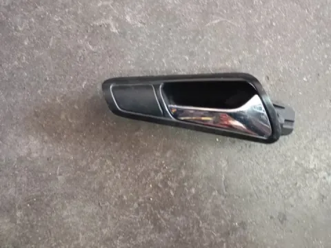 Πετούγια Πόρτας Εσωτερική Εμπρός Δεξιά για VW PASSAT (2005 - 2011) (3C2)  Πετούγια Πόρτας Εσωτερική Εμπρός Δεξιά για VW PASSAT (2005 - 2011) (3C2)