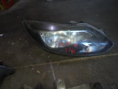 Φανάρι Εμπρός Δεξί (Μαύρο Φόντο) για FORD FOCUS (2011 - 2014) ()  Φανάρι Εμπρός Δεξί (Μαύρο Φόντο) για FORD FOCUS (2011 - 2014) ()