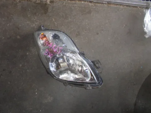 Φανάρι Εμπρός Δεξί (Σπασμένη Βάση) για TOYOTA YARIS (2009 - 2012) (XP90)  Φανάρι Εμπρός Δεξί (Σπασμένη Βάση) για TOYOTA YARIS (2009 - 2012) (XP90)