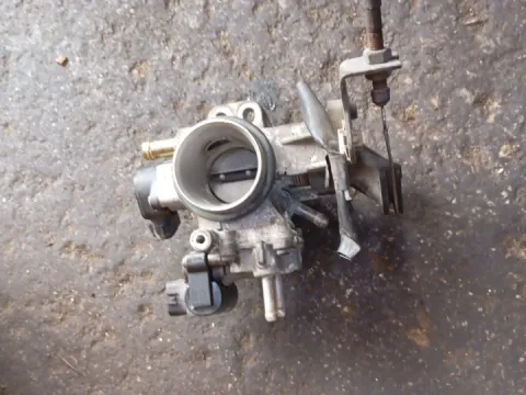 Σώμα Πεταλούδας 1368001701 για TOYOTA YARIS (1999 - 2002) (XP10)  Σώμα Πεταλούδας 1368001701 για TOYOTA YARIS (1999 - 2002) (XP10)