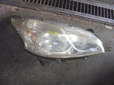 Φανάρι Εμπρός Δεξί (Σπασμένη Βάση) για PEUGEOT 208 (2012 - 2016) ( )  Φανάρι Εμπρός Δεξί (Σπασμένη Βάση) για PEUGEOT 208 (2012 - 2016) ( )