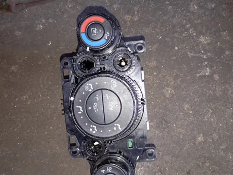 Χειριστήρια Καλοριφέρ 8A6118549 για FORD FIESTA (2008 - 2012) Mk6 (JA8)  Χειριστήρια Καλοριφέρ 8A6118549 για FORD FIESTA (2008 - 2012) Mk6 (JA8)