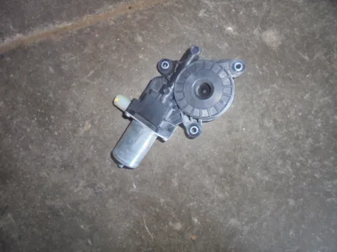 Γρύλος Παραθύρου Μοτερ Εμπρός Δεξί 2pin για SUZUKI VITARA (2015 - )  Γρύλος Παραθύρου Μοτερ Εμπρός Δεξί 2pin για SUZUKI VITARA (2015 - )