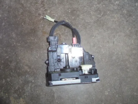 Ηλεκτρομαγνητική Κλειδαριά Πίσω Δεξιά 6pin για OPEL CORSA (2014 - 2019) E  Ηλεκτρομαγνητική Κλειδαριά Πίσω Δεξιά 6pin για OPEL CORSA (2014 - 2019) E