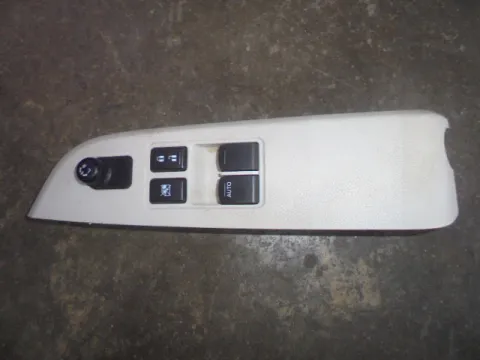 Διακόπτης Παραθύρων Κεντρικός Αριστερής 2πλος 9+18pin για SUZUKI IGNIS (2016 - ) ()  Διακόπτης Παραθύρων Κεντρικός Αριστερής 2πλος 9+18pin για SUZUKI IGNIS (2016 - ) ()