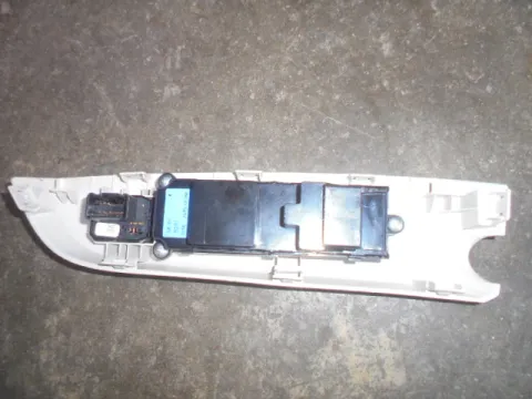 Διακόπτης Παραθύρων Κεντρικός Αριστερής 2πλος 9+18pin για SUZUKI IGNIS (2016 - ) ()  - 