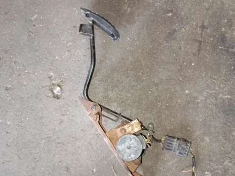 Πετάλ Γκαζιού 0281002425 για NISSAN ALMERA (2000 - 2002) (N16)  Πετάλ Γκαζιού 0281002425 για NISSAN ALMERA (2000 - 2002) (N16)