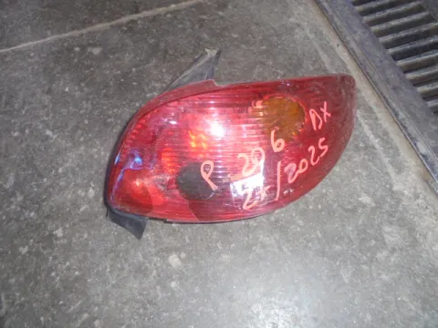 Φανάρι Πίσω Δεξί (Σπασμένη Βάση) για PEUGEOT 206 (2002 - 2009)  Φανάρι Πίσω Δεξί (Σπασμένη Βάση) για PEUGEOT 206 (2002 - 2009)