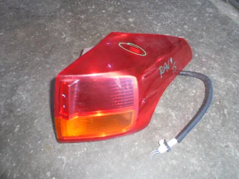 Φανάρι Πίσω Δεξί (Ελαττωματικό) για TOYOTA RAV-4 (2013 - 2018)  Φανάρι Πίσω Δεξί (Ελαττωματικό) για TOYOTA RAV-4 (2013 - 2018)