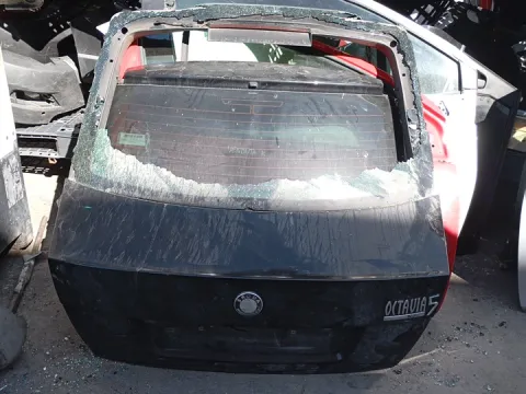 Πορτ-Μπαγκάζ Με Σπασμένο Τζάμι για SKODA OCTAVIA (2008 - 2013) 5 (1Z3-5) Hatchback - 5dr  Πορτ-Μπαγκάζ Με Σπασμένο Τζάμι για SKODA OCTAVIA (2008 - 2013) 5 (1Z3-5) Hatchback - 5dr