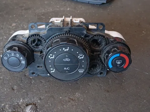 Χειριστήρια Καλοριφέρ 8A6119980AE για FORD FIESTA (2008 - 2012) Mk6 (JA8)  Χειριστήρια Καλοριφέρ 8A6119980AE για FORD FIESTA (2008 - 2012) Mk6 (JA8)