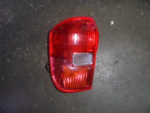 Φανάρι Πίσω Αριστερό Σπασμένη Βάση για TOYOTA RAV-4 (2000 - 2004) (XA20)  Φανάρι Πίσω Αριστερό Σπασμένη Βάση για TOYOTA RAV-4 (2000 - 2004) (XA20)