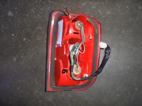 Φανάρι Πίσω Αριστερό Σπασμένη Βάση για TOYOTA RAV-4 (2000 - 2004) (XA20)  - 