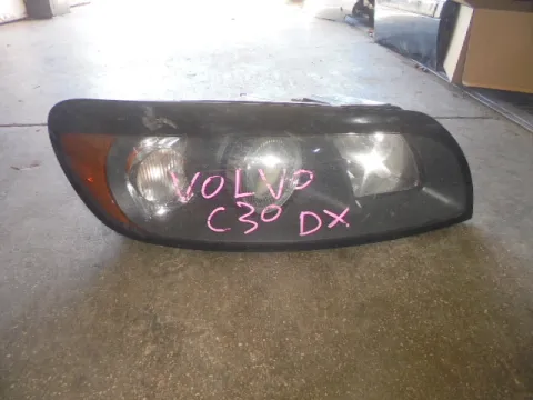 Φανάρι Εμπρός Δεξί Με Μαύρο Φόντο για VOLVO C30 (2007 - 2010)  Φανάρι Εμπρός Δεξί Με Μαύρο Φόντο για VOLVO C30 (2007 - 2010)