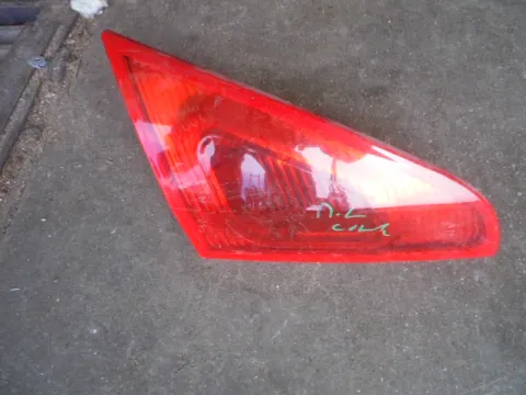 Φανάρι Πίσω Αριστερό Καπού για MITSUBISHI COLT (2005 - 2008 ) (CZ) Hatchback - 3dr (CZ3)  Φανάρι Πίσω Αριστερό Καπού για MITSUBISHI COLT (2005 - 2008 ) (CZ) Hatchback - 3dr (CZ3)