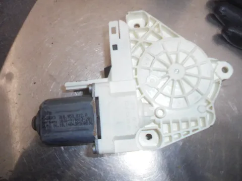 Γρύλος Παραθύρου Μοτερ Πίσω Αριστερό 8K0959812A για VW TOUAREG (2011 - ) (7P5)  -  Γρύλος Παραθύρου Μοτερ Πίσω Αριστερό 8K0959812A για VW TOUAREG (2011 - ) (7P5)  -