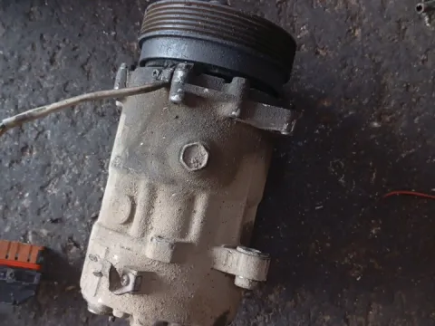 Συμπιεστής A-C (Κομπρέσορας) για VW GOLF (1998 - 2004) Mk4 (1J1)  Συμπιεστής A-C (Κομπρέσορας) για VW GOLF (1998 - 2004) Mk4 (1J1)