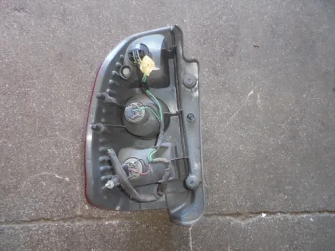 Φανάρι Πίσω Δεξί Ραγισμένο για MITSUBISHI SPACE STAR (2002 - 2006) (DG)  - 