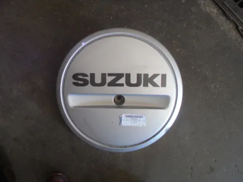 Κάλυμα Ρεζέρβας για SUZUKI JIMNY (1998 - 2005) (SN) SUV- ΕΚΤΟΣ ΔΡΟΜΟΥ - 3dr , (2005 - 2013) (SN) Cabrio - 2dr , (2013 - 2018) *Γ* Κάλυμα Ρεζέρβας για SUZUKI JIMNY (1998 - 2005) (SN) SUV- ΕΚΤΟΣ ΔΡΟΜΟΥ - 3dr , (2005 - 2013) (SN) Cabrio - 2dr , (2013 - 2018) *Γ*