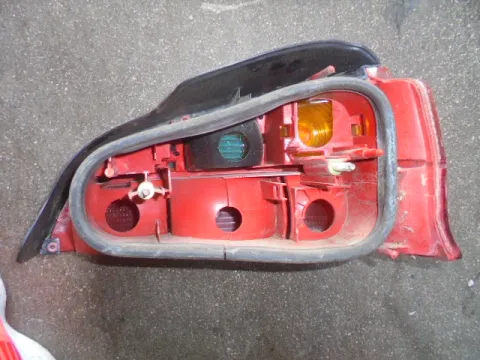 Φανάρι Πίσω Αριστερό Ραγισμένο Χωρίς Πλακέτα για PEUGEOT 106 (1996 - 2003)  -  Φανάρι Πίσω Αριστερό Ραγισμένο Χωρίς Πλακέτα για PEUGEOT 106 (1996 - 2003)  -