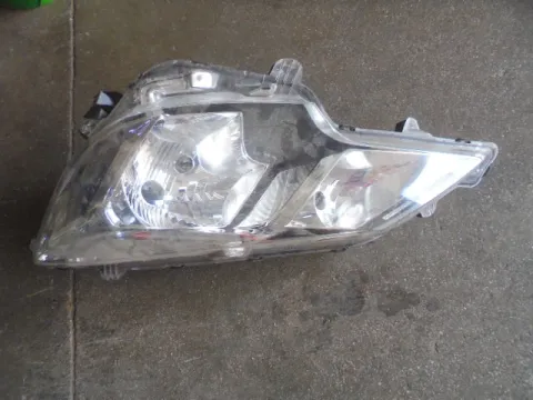 Φανάρι Εμπρός Αριστερό Με Σπασμένη Βάση για MITSUBISHI SPACE STAR (2019 - ) 