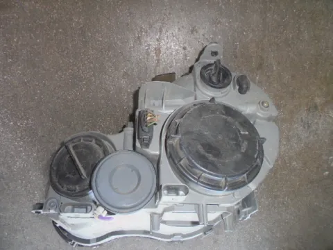 Φανάρι Εμπρός Δεξί Με Σπασμένη Βάση για MERCEDES C - CLASS (2004 - 2007) (W203)  - 