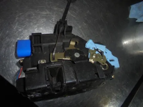 Ηλεκτρομαγνητική Κλειδαριά Εμπρός Δεξιά 9PIN  163D1837016 για VW GOLF (2004 - 2008) Mk5 (1K1) Hatchback - 5dr  -  Ηλεκτρομαγνητική Κλειδαριά Εμπρός Δεξιά 9PIN  163D1837016 για VW GOLF (2004 - 2008) Mk5 (1K1) Hatchback - 5dr  -