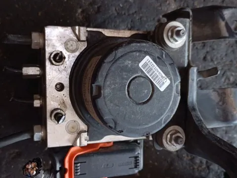 Μονάδα ABS 445400D030 για TOYOTA YARIS (2006 - 2009) (KL9)  Μονάδα ABS 445400D030 για TOYOTA YARIS (2006 - 2009) (KL9)