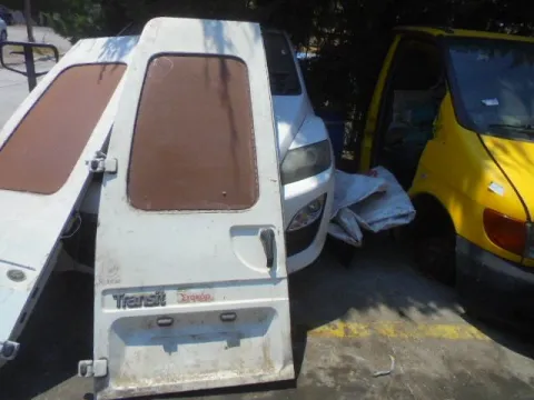 Πόρτα Πίσω Αριστερή Δίφυλλη Χ.Τζάμι Με Λαμαρίνα Λίγο Χτυπημένη Ύψος 1,86 για FORD TRANSIT (1995 - 2000) (EA_) *ΔΒ* Πόρτα Πίσω Αριστερή Δίφυλλη Χ.Τζάμι Με Λαμαρίνα Λίγο Χτυπημένη Ύψος 1,86 για FORD TRANSIT (1995 - 2000) (EA_) *ΔΒ*