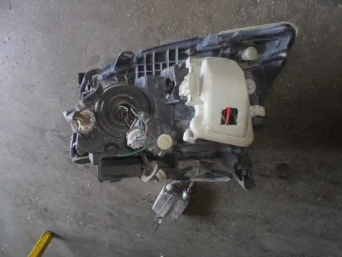 Φανάρι Εμπρός Δεξί Σπασμένη Βάση για TOYOTA AVENSIS (2003 - 2006) (T250)  - 