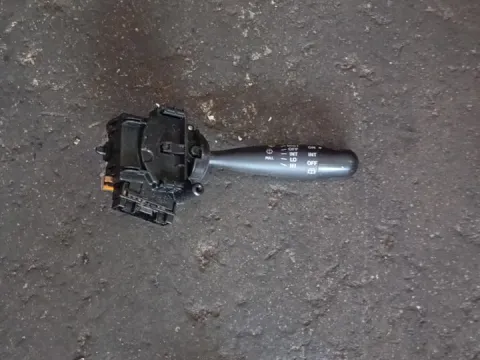 Διακόπτης Υαλοκαθαριστήρων 173647 για TOYOTA COROLLA (2002 - 2004) (E120)  Διακόπτης Υαλοκαθαριστήρων 173647 για TOYOTA COROLLA (2002 - 2004) (E120)