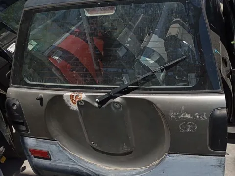 Πορτ-Μπαγκάζ Ελαττωματικό για TOYOTA RAV-4 (1998 - 2000) (XA10)  Πορτ-Μπαγκάζ Ελαττωματικό για TOYOTA RAV-4 (1998 - 2000) (XA10)