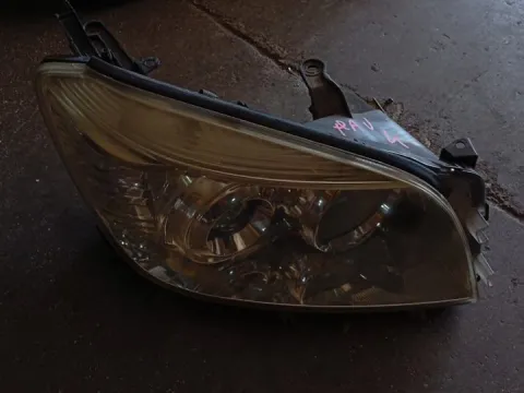 Φανάρι Εμπρός Δεξί (Σπασμένη Βάση) για TOYOTA RAV-4 (2006 - 2009) (XA30)  Φανάρι Εμπρός Δεξί (Σπασμένη Βάση) για TOYOTA RAV-4 (2006 - 2009) (XA30)