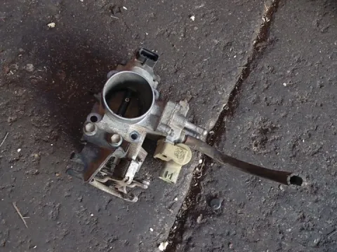 Σώμα Πεταλούδας 2227015010 για TOYOTA COROLLA (1992 - 1997) (AE100)  ΤΕΛΑΡΟ 64"(πισω σκαλα) Σώμα Πεταλούδας 2227015010 για TOYOTA COROLLA (1992 - 1997) (AE100)  ΤΕΛΑΡΟ 64"(πισω σκαλα)