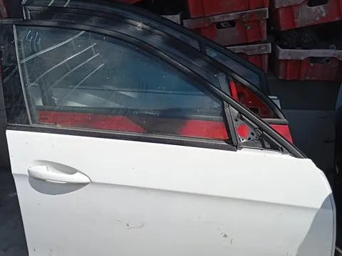Πόρτα Εμπρός Δεξιά Λίγο Χτυπημένη για MERCEDES E - CLASS (2009 - 2012) (W212) Sedan - 4dr  Πόρτα Εμπρός Δεξιά Λίγο Χτυπημένη για MERCEDES E - CLASS (2009 - 2012) (W212) Sedan - 4dr