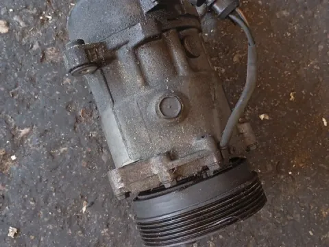 Συμπιεστής A-C (Κομπρέσορας) 1J0820803K για VW GOLF (1998 - 2004) Mk4 (1J1)  Συμπιεστής A-C (Κομπρέσορας) 1J0820803K για VW GOLF (1998 - 2004) Mk4 (1J1)