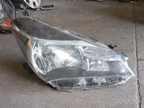 Φανάρι Εμπρός Δεξί Σπασμένη Βάση για TOYOTA YARIS (2015 - 2017) Hatchback - 5dr 