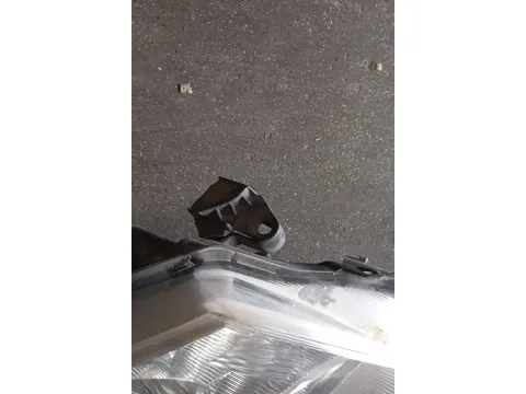Φανάρι Εμπρός Δεξί Σπασμένες Βάσεις για TOYOTA AVENSIS (2009 - 2012) (T270)  -  Φανάρι Εμπρός Δεξί Σπασμένες Βάσεις για TOYOTA AVENSIS (2009 - 2012) (T270)  -