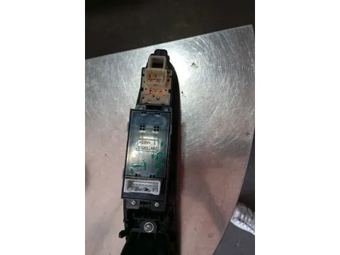 Διακόπτης Παραθύρων Κεντρικός Αριστερής 2πλός 18+7pin  για HYUNDAI i20 (2015 - 2018)  -  Διακόπτης Παραθύρων Κεντρικός Αριστερής 2πλός 18+7pin  για HYUNDAI i20 (2015 - 2018)  -