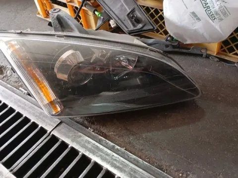 Φανάρι Εμπρός Δεξί XENON Με Προβολέα Μαύρο Πλαίσιο για FORD FOCUS (2004 - 2008) Mk2a (DA3 - C307)  Φανάρι Εμπρός Δεξί XENON Με Προβολέα Μαύρο Πλαίσιο για FORD FOCUS (2004 - 2008) Mk2a (DA3 - C307)
